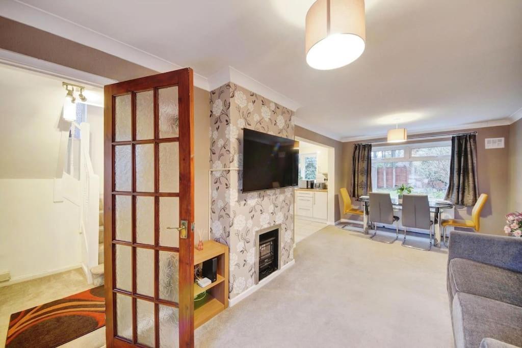 Beautiful Home Close To Town Free Netflix, Wifi Solihull Exteriör bild