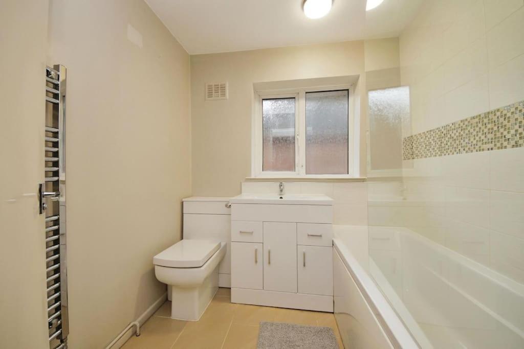 Beautiful Home Close To Town Free Netflix, Wifi Solihull Exteriör bild