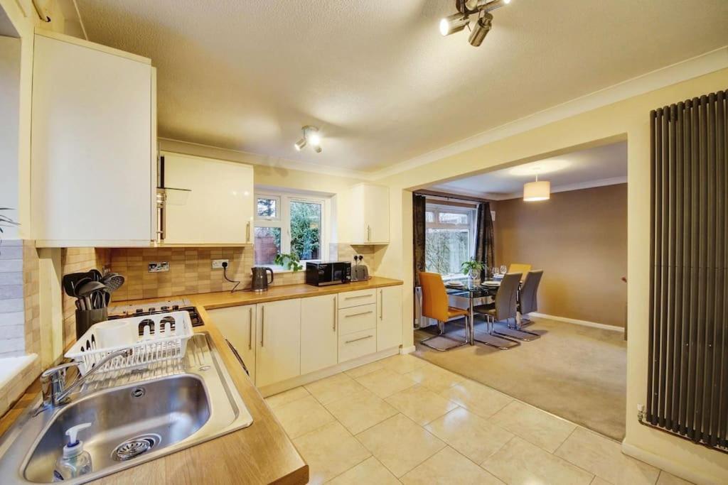 Beautiful Home Close To Town Free Netflix, Wifi Solihull Exteriör bild